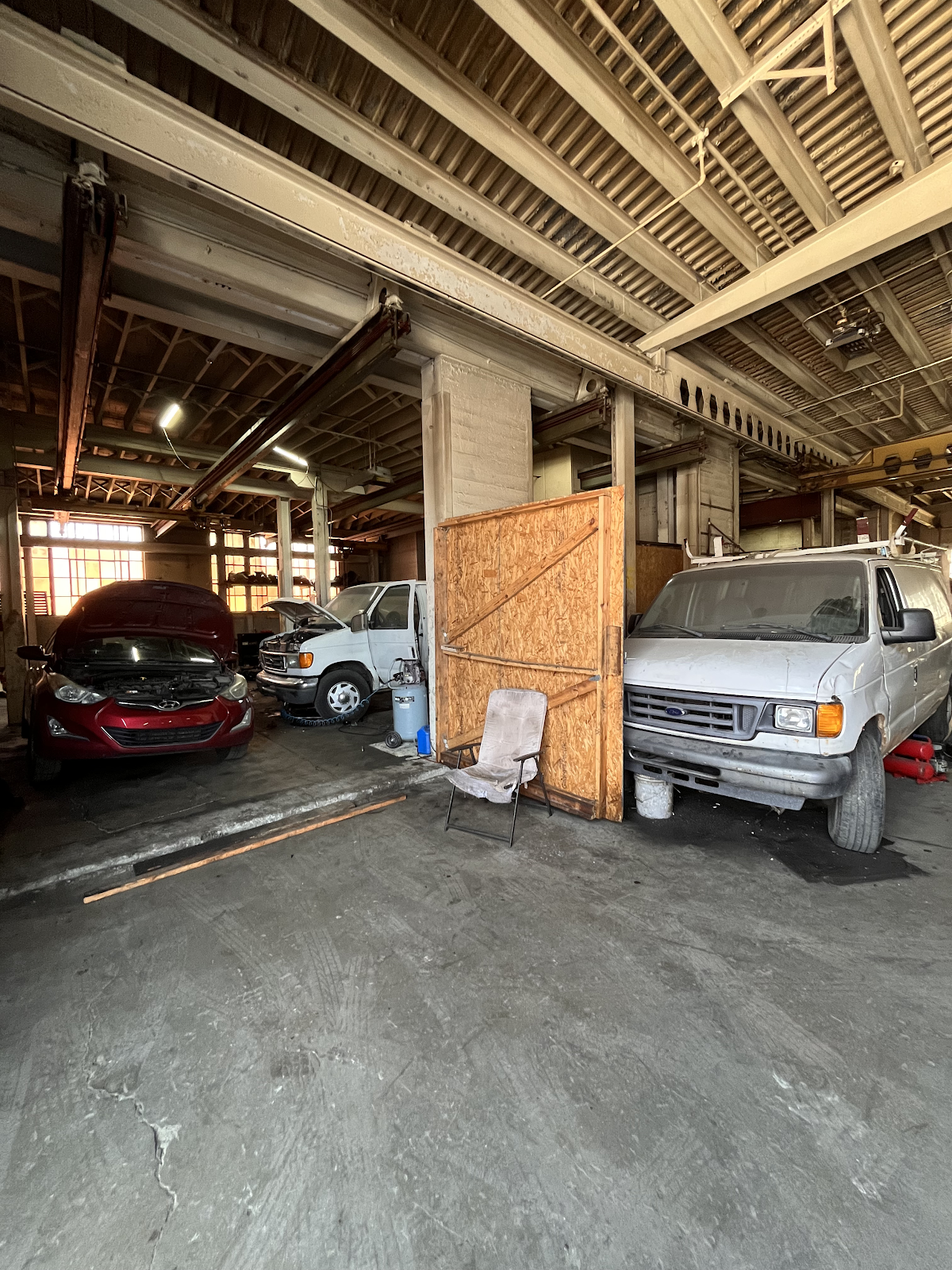 Interior workshop with vehicles in service